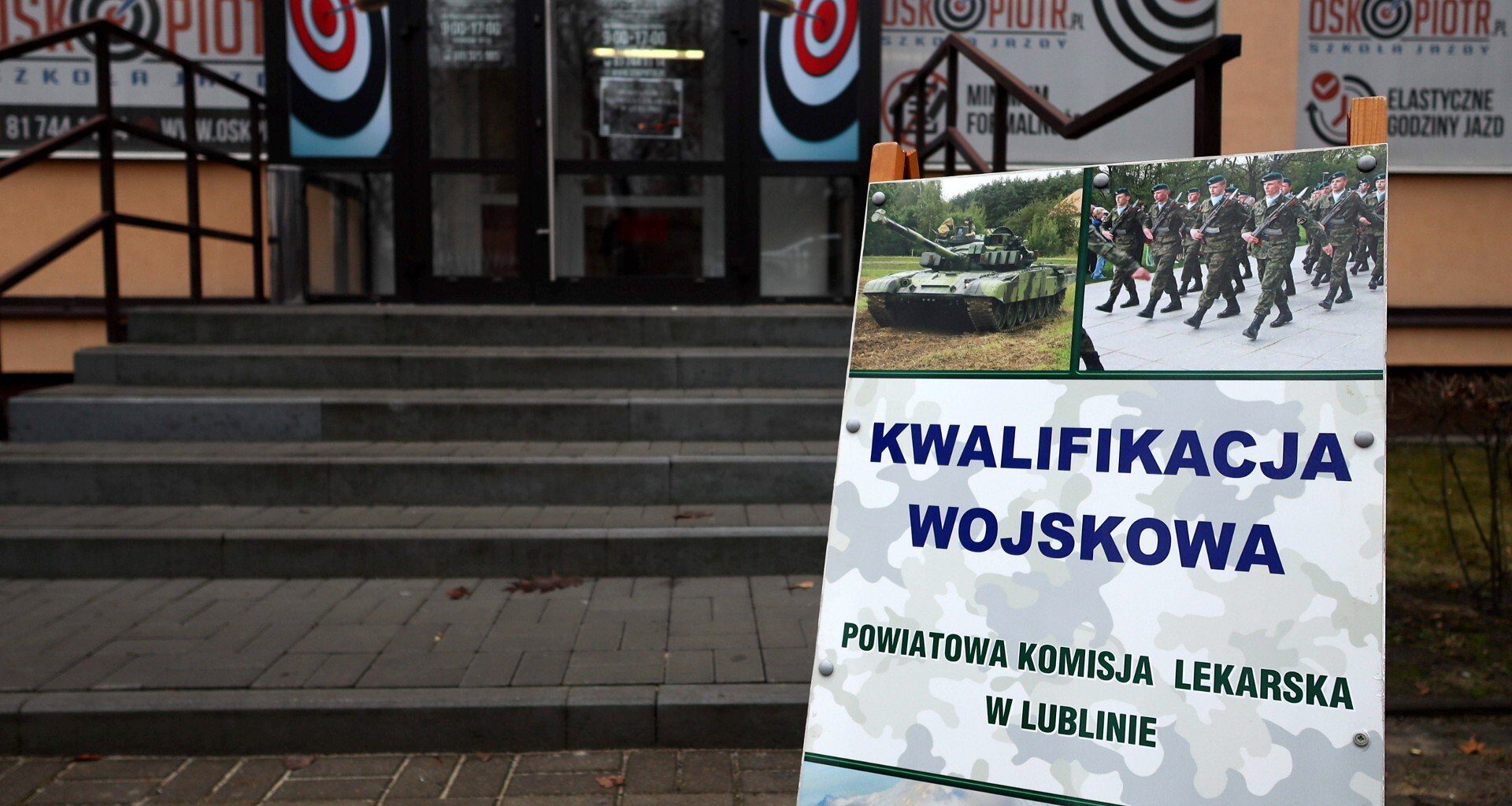 235 tys. osób zniknie z pracy. Zamiast wypłaty – komisja wojskowa - Strefa Biznesu