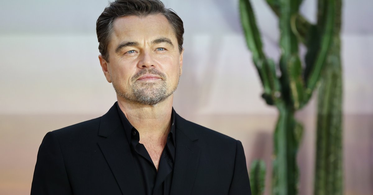 Leonardo DiCaprio miał być w centrum uwagi. Na premierze oddał hołd innemu aktorowi