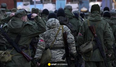 "Atmosfera była przerażająca". Uciekli z armii Putina. Wyjawiają jej najmroczniejsze sekrety. "Jeden z poborowych zastrzelił się w okopie. Nie mógł tego znieść"