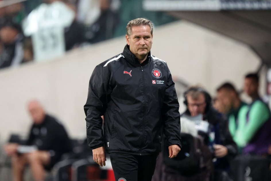 Thomas Thomasberg jako trener Midtjylland w meczu z Legią w Warszawie w sierpniu 2023 r.