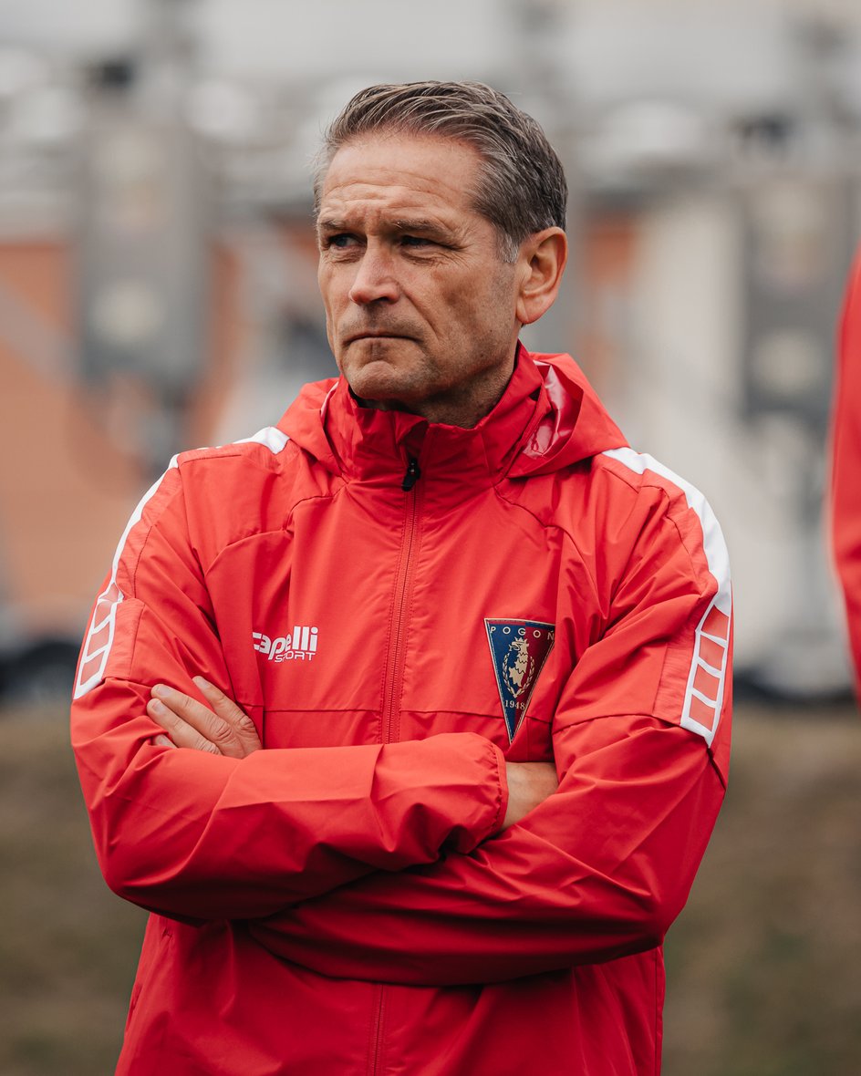 Thomas Thomasberg podczas pierwszego treningu w roli trenera Pogoni