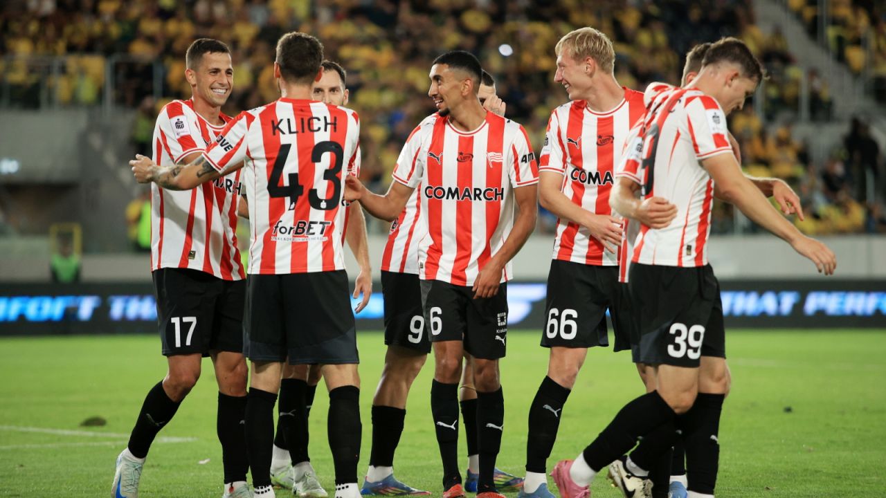 Cracovia się nie zatrzymuje i wygrywa wysoko z GKS-em w Katowicach. Bohaterami Klich i Stojilković [WIDEO] - sport.tvp.pl