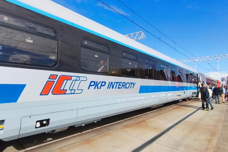 PKP Intercity o wagonie Cegielskiego zaprezentowanego podczas TRAKO 2025
