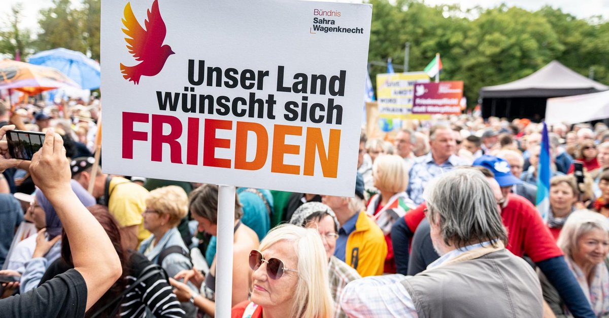Demonstracja przed Bramą Brandenburską w Berlinie