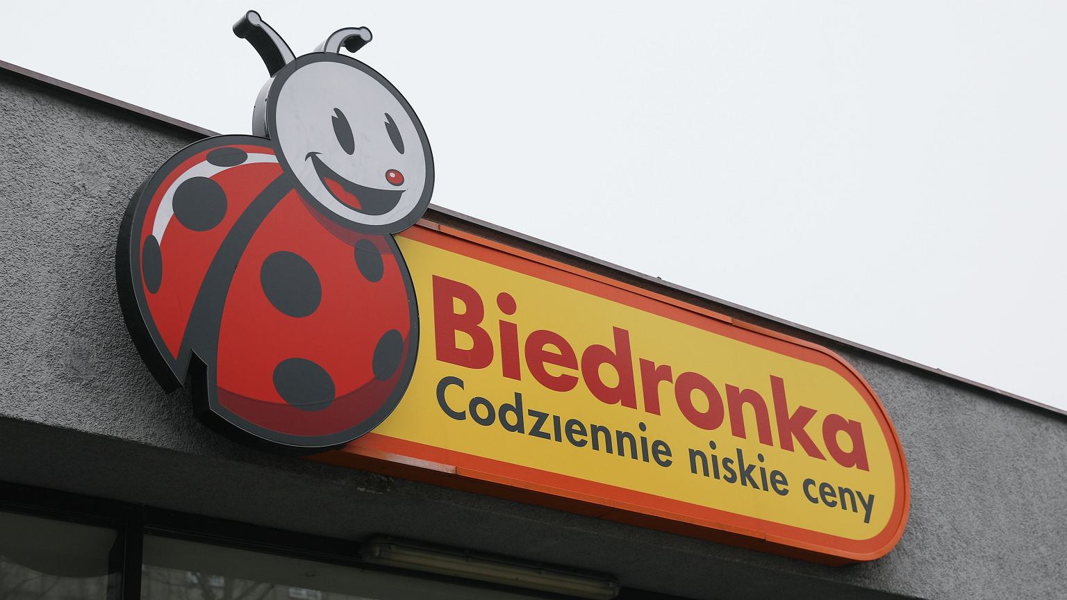 Carrefour wycofuje się z Polski? Właściciel Biedronki może przejąć sklepy