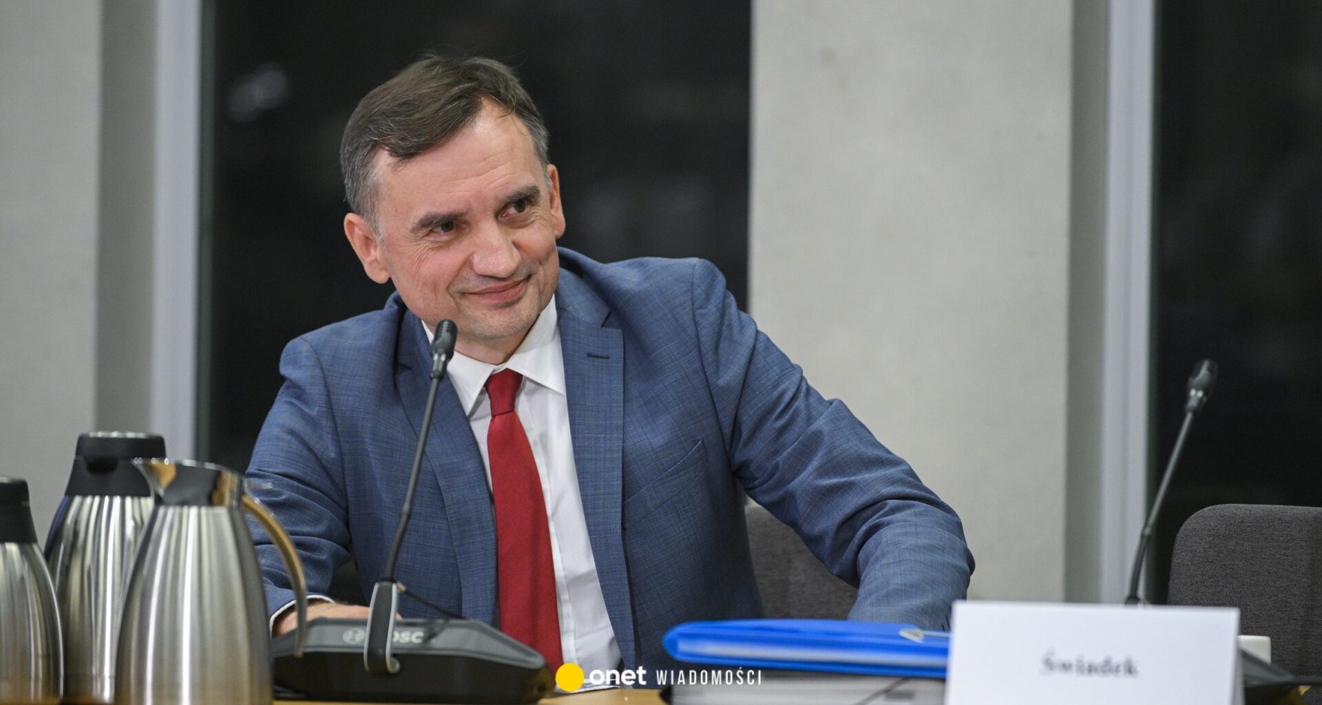 Emocje na początku przesłuchania Zbigniewa Ziobry. "Do najbliższych też się pan tak odnosi?" [RELACJA NA ŻYWO]