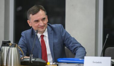 Emocje na początku przesłuchania Zbigniewa Ziobry. "Do najbliższych też się pan tak odnosi?" [RELACJA NA ŻYWO]