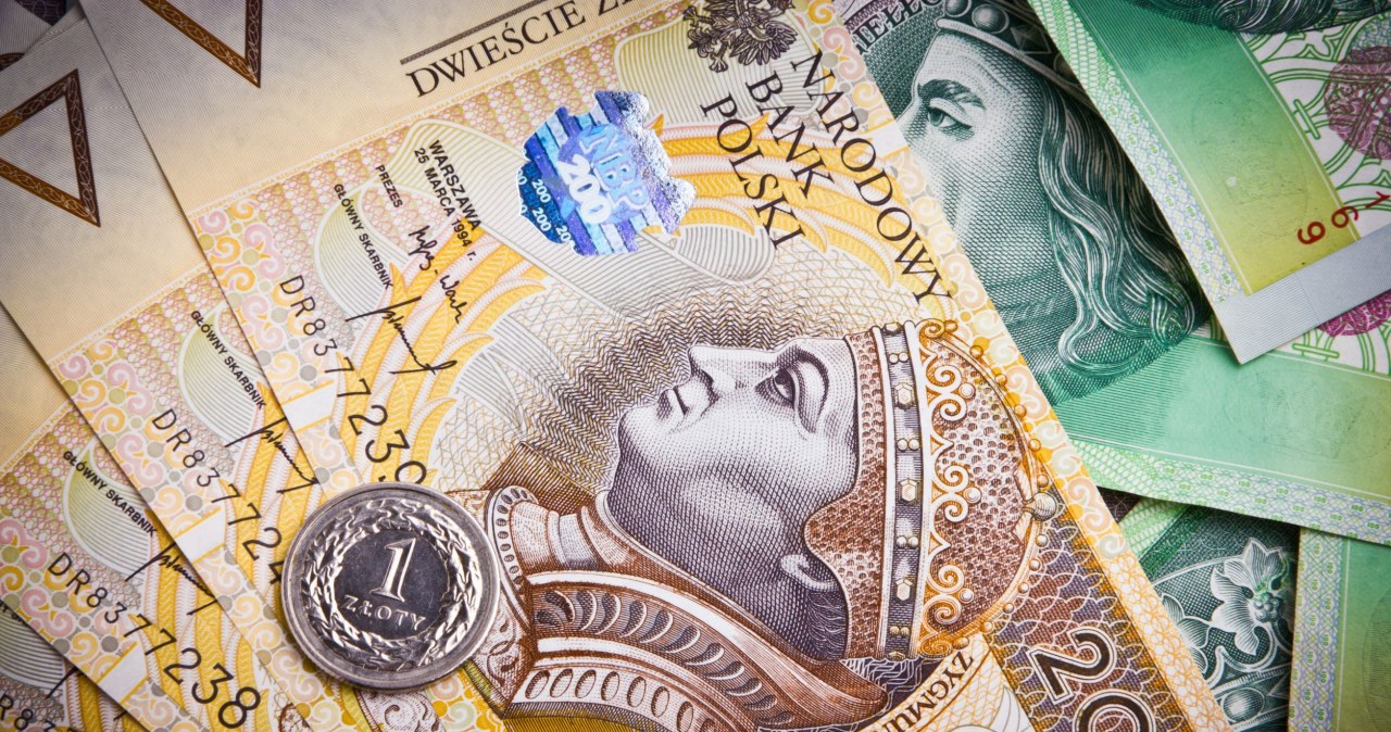 ZUS wypłaca 654,48 zł co miesiąc bez względu na wiek. Komu przysługuje dodatek