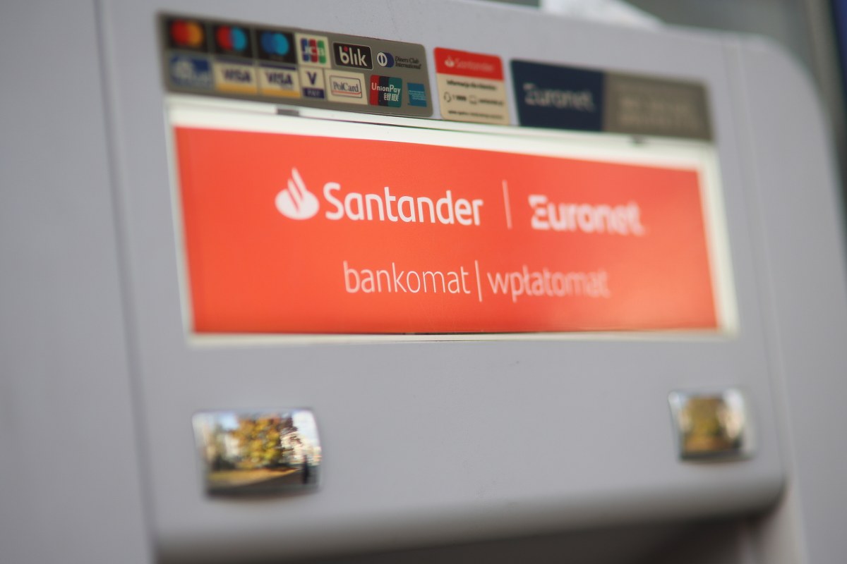 Santander. Z kont bankowych zniknęły pieniądze, to skimming