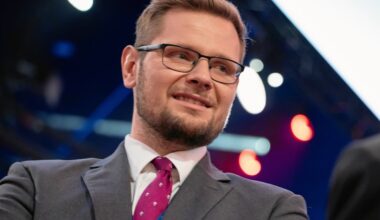 Michał Woś z PiS do sędziów: „Wszyscy won”. Sądy mają być nasze, czyli Prawa i Sprawiedliwości - OKO.press