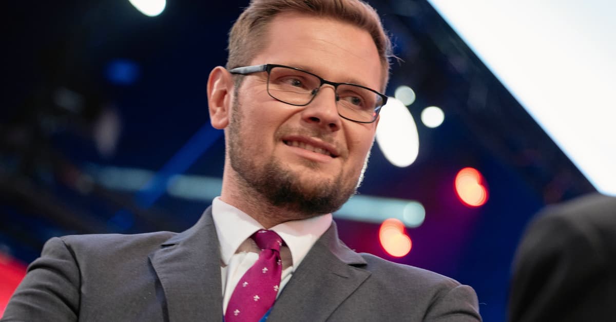 Michał Woś z PiS do sędziów: „Wszyscy won”. Sądy mają być nasze, czyli Prawa i Sprawiedliwości - OKO.press