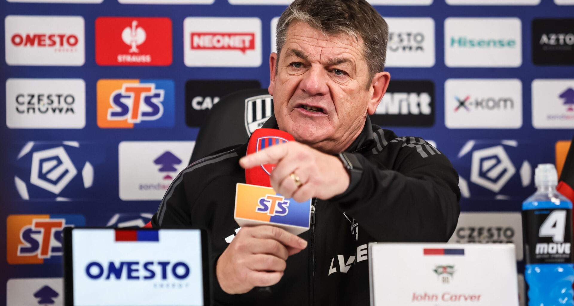 "Nie okazujesz mi szacunku". Carver starł się z dziennikarzem