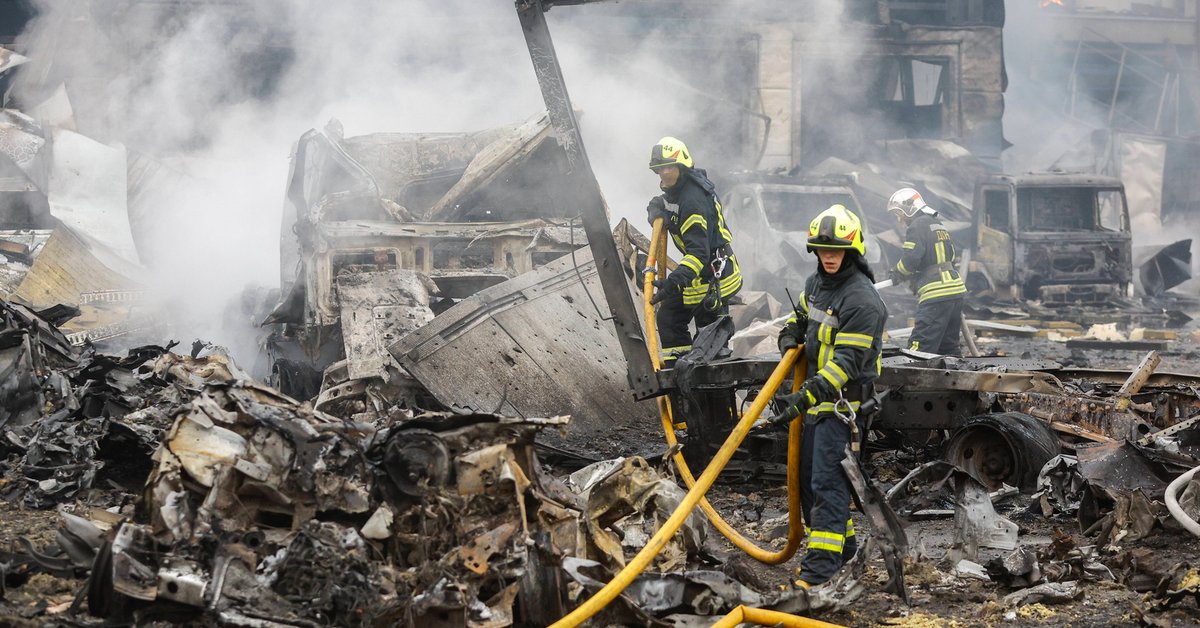 Nocny atak dronów na Kijów. Nowe informacje. Dzieci wśród rannych - Onet