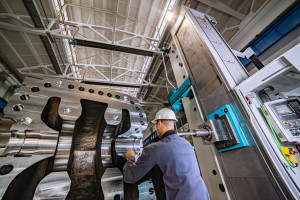 Niewidzialni i dyskryminowani. Są gotowi stracić 1/5 pensji, by mieć spokojniejszą pracę