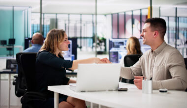 W tej branży rekrutują na potęgę. Zarobki sięgają 30 tys. zł