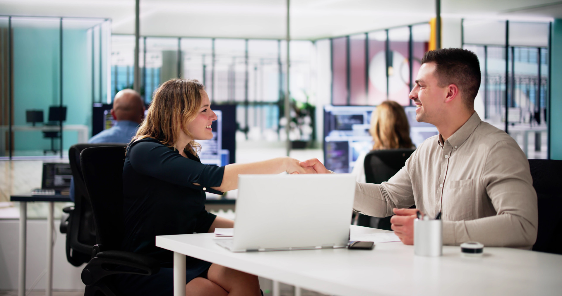 W tej branży rekrutują na potęgę. Zarobki sięgają 30 tys. zł