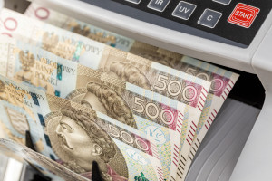 Zatrudnienie w dół, wzrost płac hamuje. Straciliśmy tysiące etatów