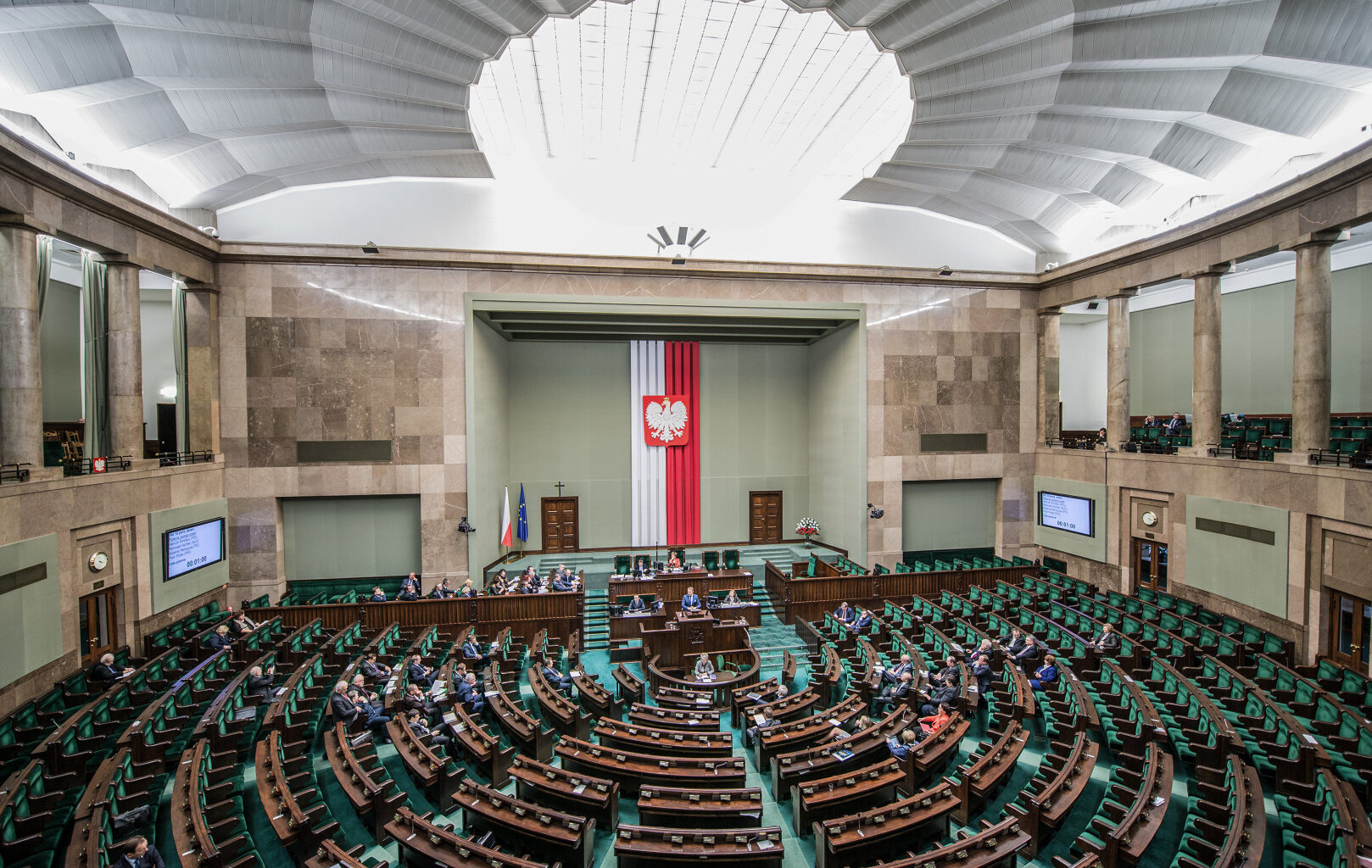 To może być koniec 800 plus, trzynastki i czternastki. Dokumenty już w Sejmie