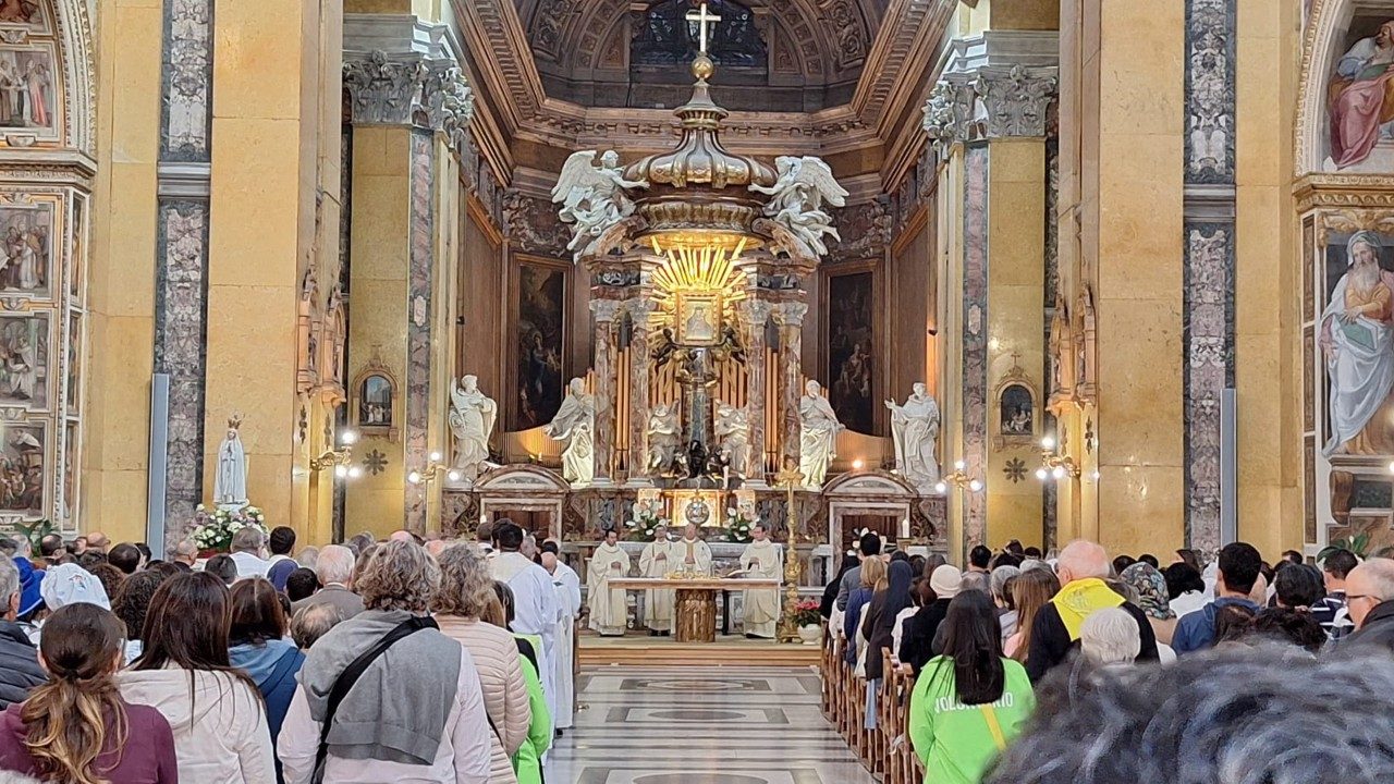 Jak Rzym modlił się przy figurze Matki Bożej Fatimskiej