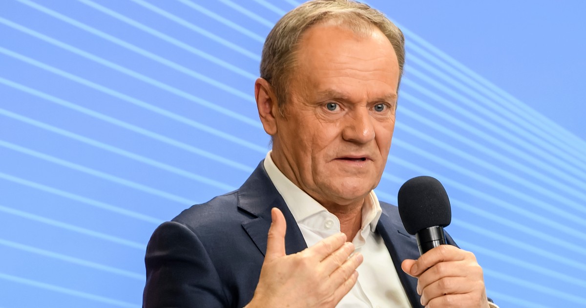 Polacy oceniają rządy Tuska i Morawieckiego. Wyniki najnowszego badania