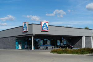 W Aldi znicze od 1,99 zł. Do tego wielopaki i nietypowe rozwiązania