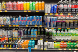 Walka o małą butelkę. Oto układ sił w segmencie napojów