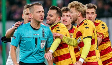 25a26500 - PIŁKA NOŻNA EKSTRAKLASA GÓRNIK JAGIELLONIA (Jesus Imaz Taras Romanczuk sędzia Bartosz Frankowski)