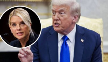 Prezydent USA Donald Trump w Gabinecie Owalnym w Białym Domu, Waszyngton, DC, USA, 7 października 2025 r. W ramce prokurator generalna Pam Bondi