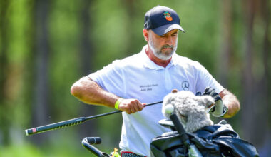 Probierz dostał nagrodę. Odebrał ją na polu golfowym