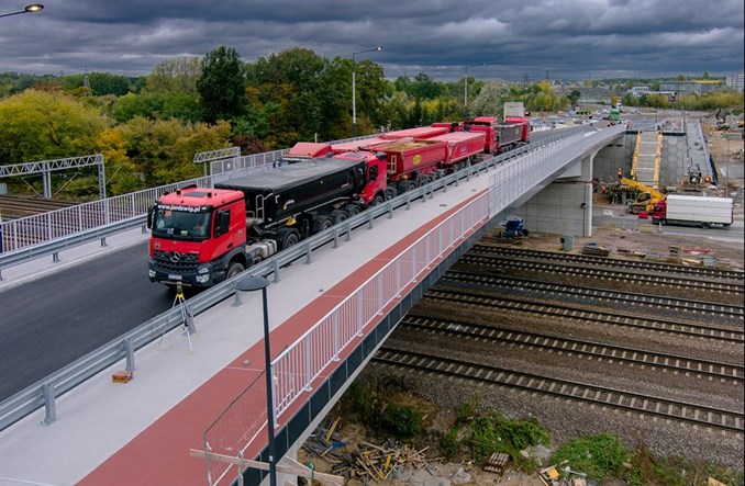 Wiadukt w Rembertowie przeszedł próby obciążeniowe