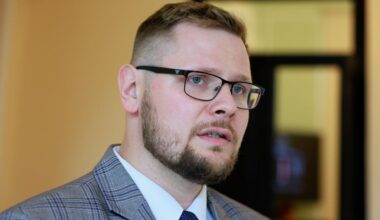 Woś wyprzedził komornika. &quot;Wypłacił pieniądze z konta. Odrażające&quot;