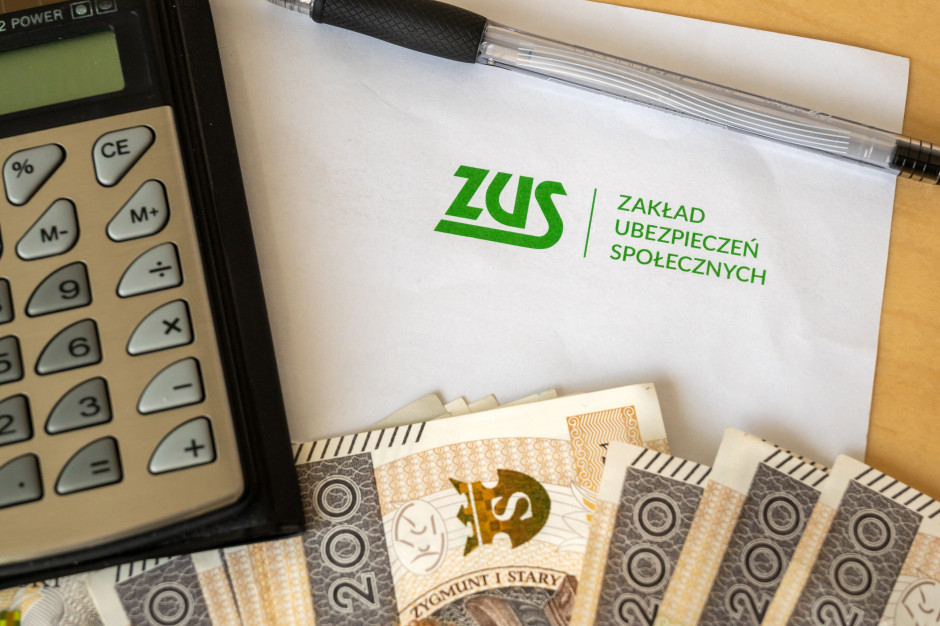 Waloryzacja emerytur odbywa się co roku 1 marca. Seniorzy dostaną list z ZUS. Każdy emeryt odczuje zmianę w portfelu