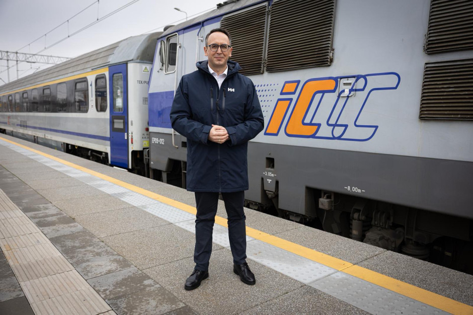 Natomiast bardzo dobra wiadomość: od nowego rozkładu jazdy będzie tych par pociągów dwa razy więcej i będzie możliwy kierunek także na Szczecin, Trójmiast - zapowiedział - minister Dariusz Klimczak. Pociągi pojadą z prędkością 160 km/h. Transport kolejowy wraca na zapomnianą trasę