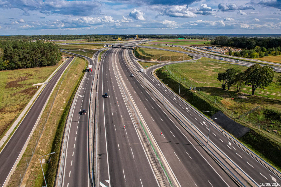Rozbudowany do 6 pasów odcinek S7 między Modlinem i Czosnowem ma być oddany od użytku w tym tygodniu Aż sześć pasów dla kierowców. Tę drogę ekspresową kierowcy pokochają
