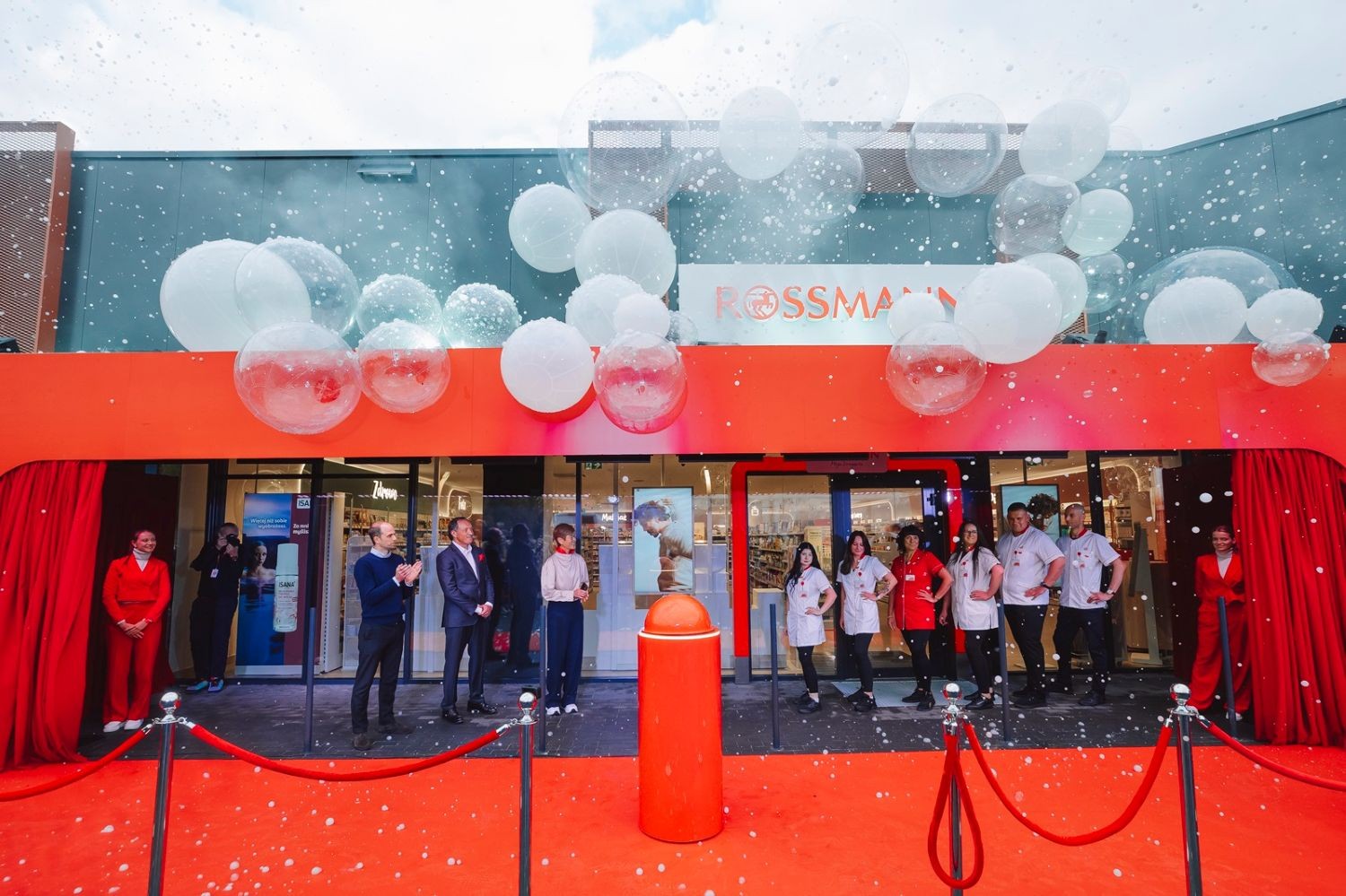 W Łodzi otwarto 2000. drogerię Rossmann