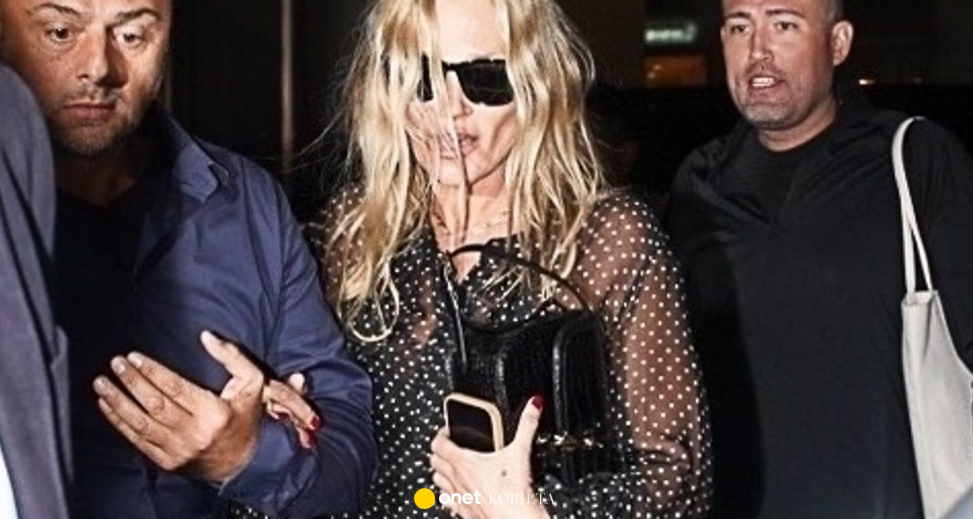 Fani zaniepokojeni stanem Kate Moss. "Dlaczego ktoś to nagrywa?" [WIDEO]