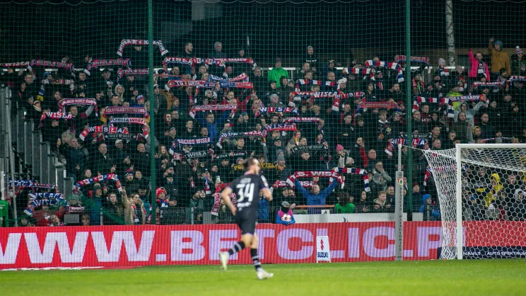 Mecz Puszcza Niepołomice - Wisła Kraków. Kibice gości