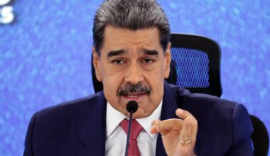 Amerykańskie bombowce leciały w stronę Wenezueli. Maduro błaga Trumpa o pokój
