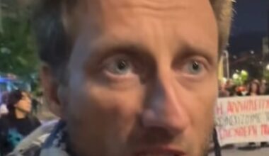 "Budzili nas w nocy głośną muzyką, głodzili nas i szczuli psami"