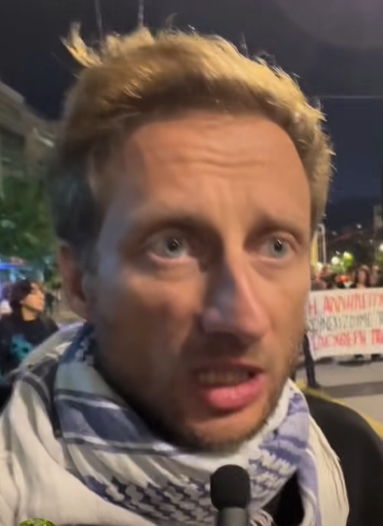 "Budzili nas w nocy głośną muzyką, głodzili nas i szczuli psami"