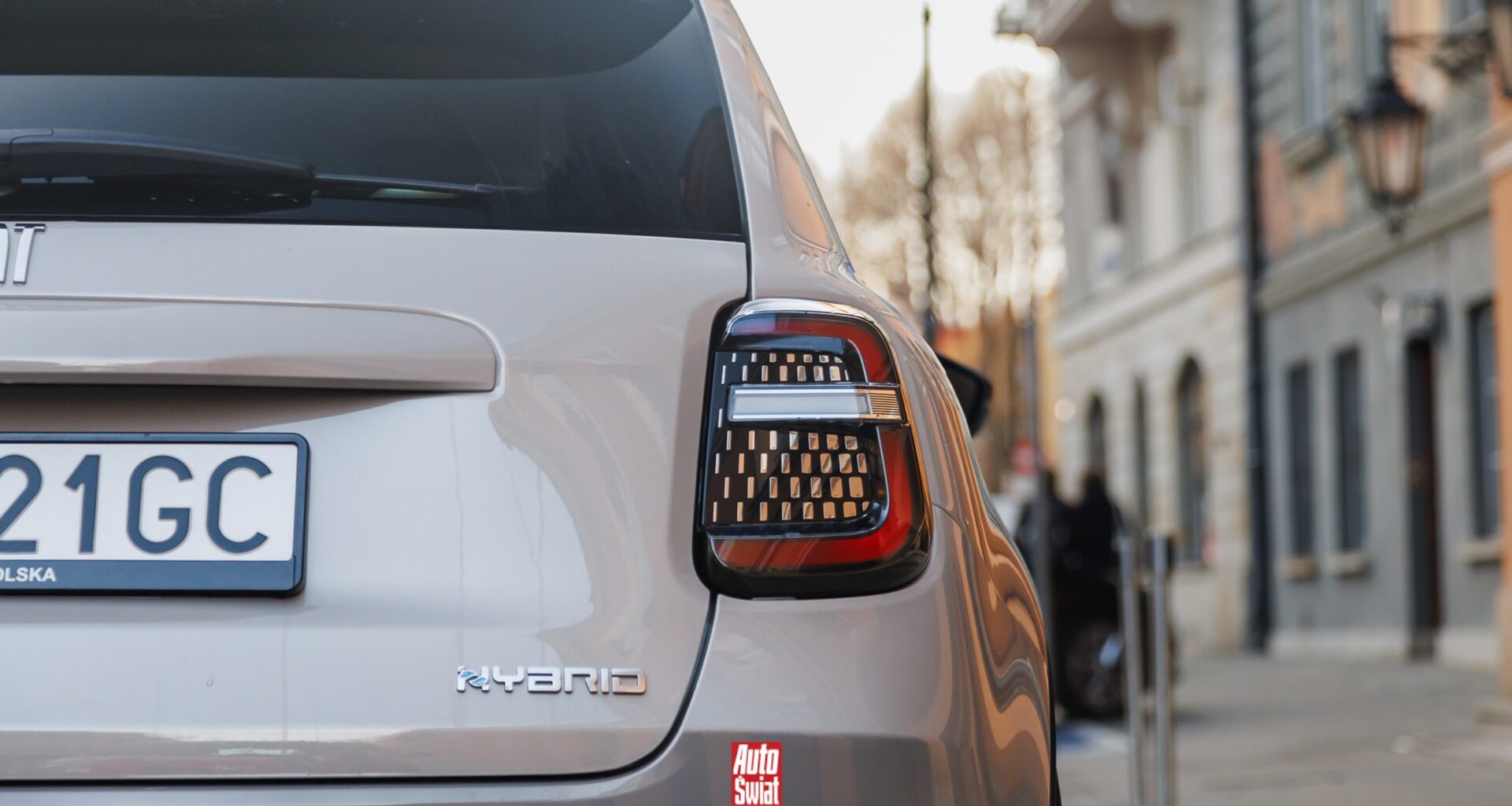 Fiat 600 bardzo potaniał. Nowe ceny hybrydowego SUV-a z polskiej fabryki to hit