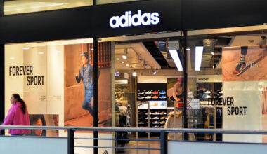 Adidas wyprzedaje po 64,97 zł. Warto sobie wziąć, bo szybko schodzą