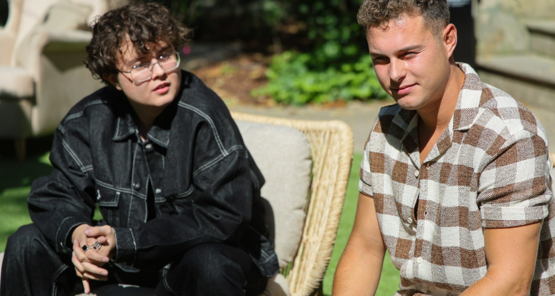 Aktorzy Adam Zdrójkowski (P) i Mateusz Pawłowski (L)