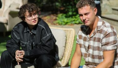 Aktorzy Adam Zdrójkowski (P) i Mateusz Pawłowski (L)