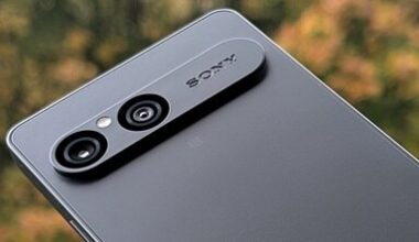 Test smartfona Sony Xperia 10 VII - solidny aparat, bateria 5000 mAh, mini-jack 3,5 mm i kompaktowa obudowa w stylu retro