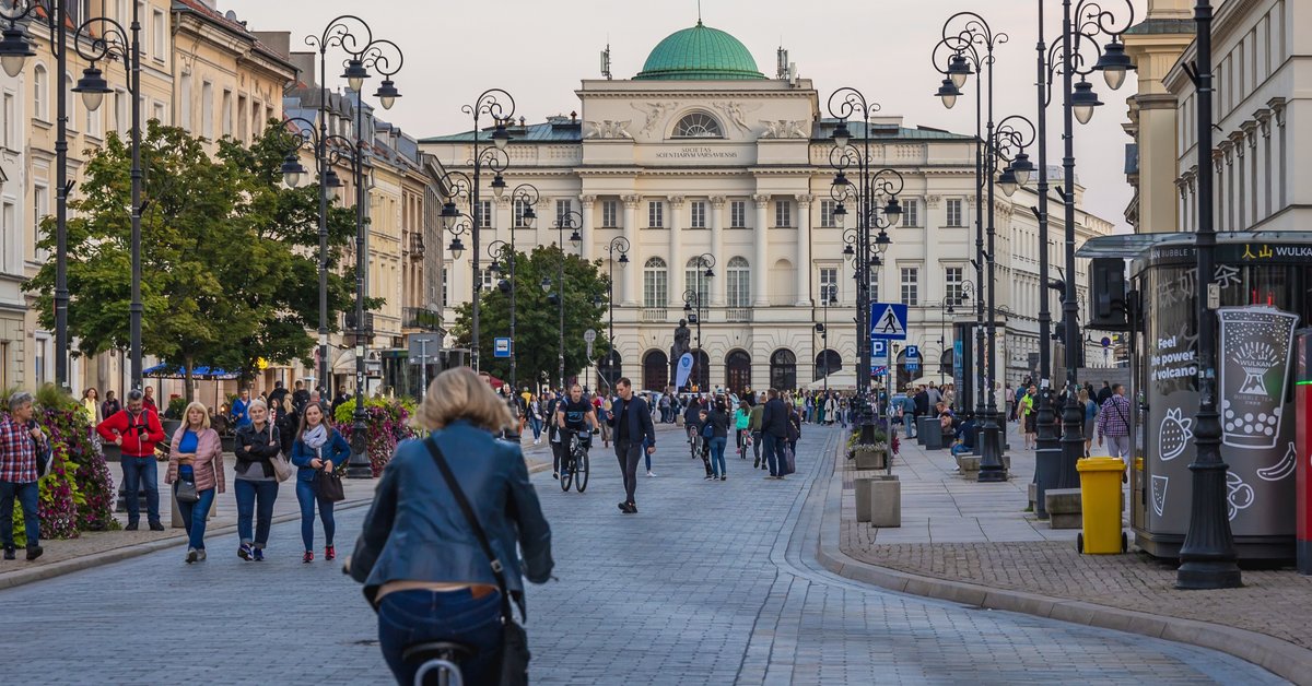 Warszawa zamyka Krakowskie Przedmieście. Filmowcy będą kręcić "Lalkę"