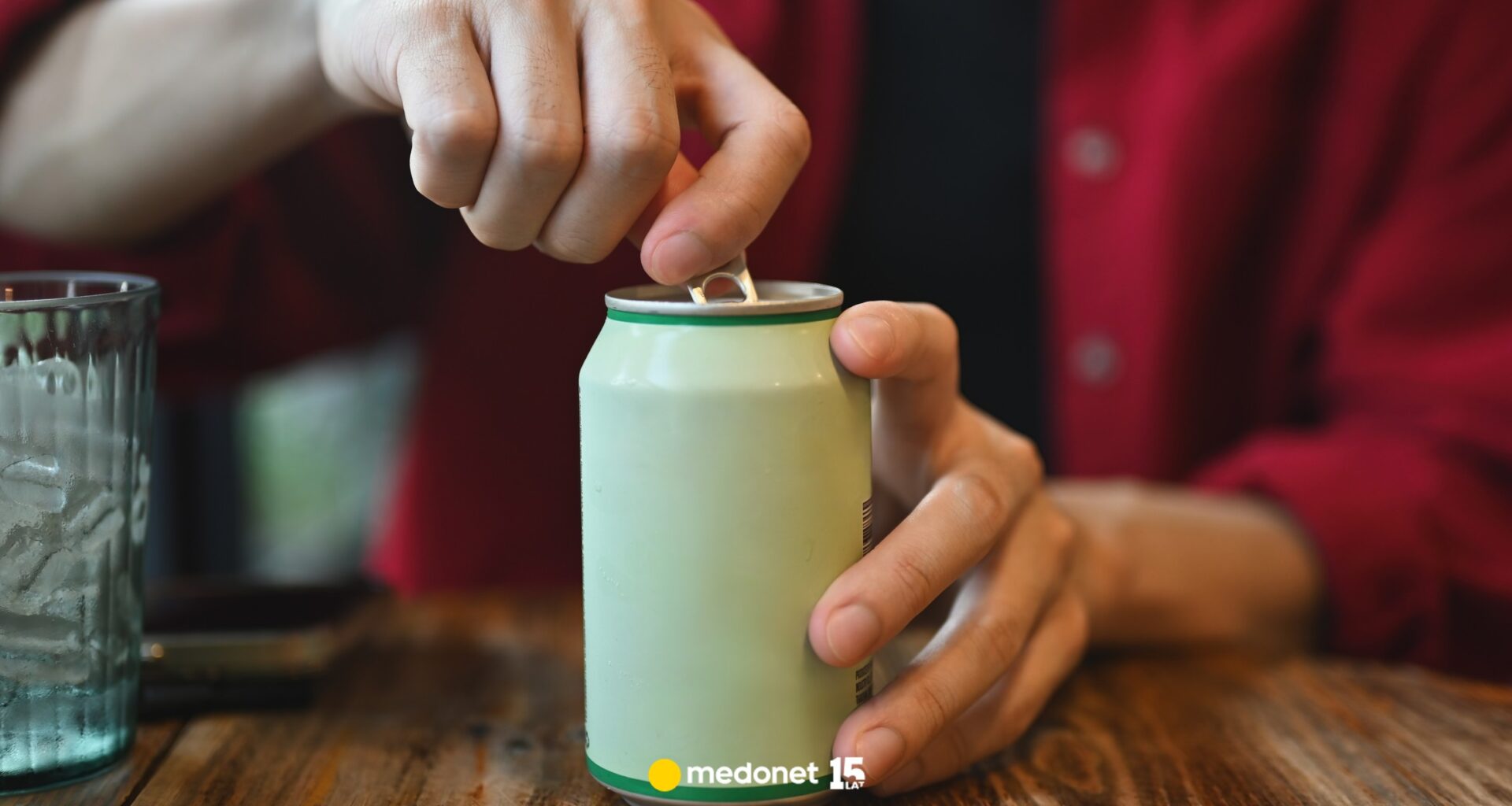 Jedna puszka dziennie wystarczy, żeby rozwalić wątrobę. Lubimy po nie sięgać