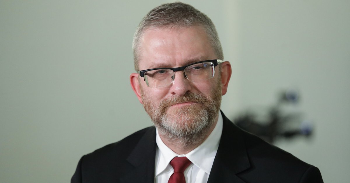 To partia Grzegorza Brauna będzie rozdawać karty? Najnowszy sondaż partyjny