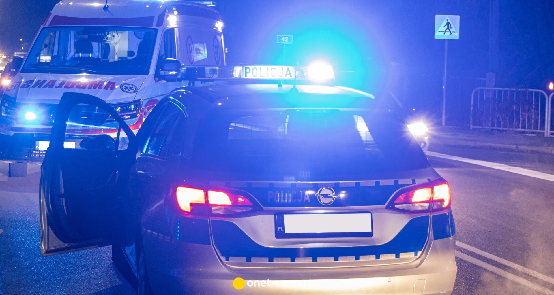 Dramat na Śląsku. Samochód spadł z wiaduktu. Chwilę później nadjechał pociąg