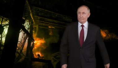 Prezydent Rosji Władimir Putin, w tle: działania wojenne w Ukrainie
